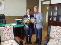 중앙초 교장선생님 퇴임식 공로패 증정