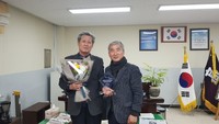 충기 교장선생님 공로패 전달
